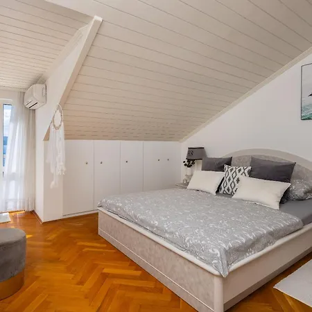 Sunfeather Apartment